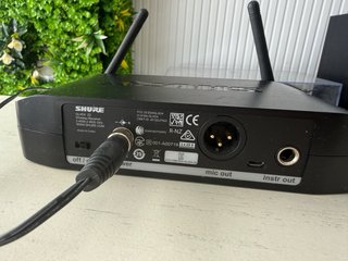 Micrófono Inalámbrico Shure con Accesorios