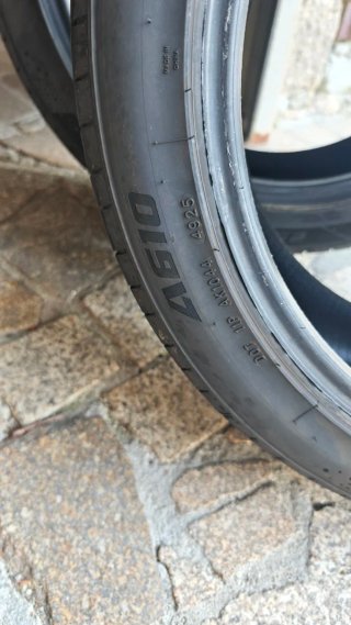 Neumáticos 235/45/19