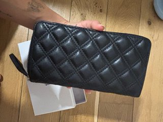Cartera Guess Negra Acolchada