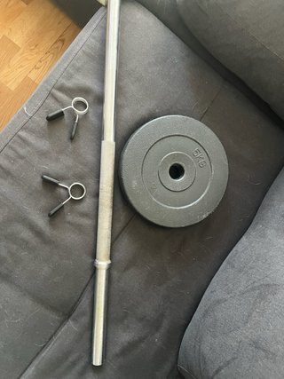Barra de pesas + 2 discos de 5 kg + cierres | Kit