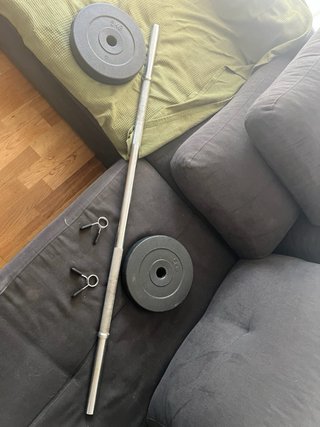 Barra de pesas + 2 discos de 5 kg + cierres | Kit