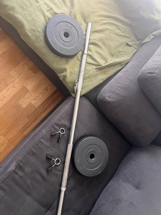 Barra de pesas + 2 discos de 5 kg + cierres | Kit