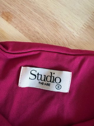 Vestido largo Studio THE'ARE burdeos