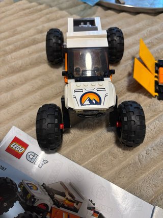 LEGO City Todoterreno 4x4 Aventurero 60387
