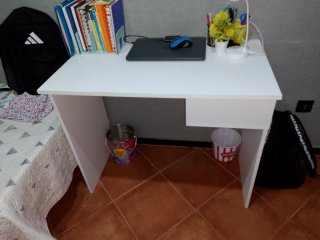 Escritorio blanco y negro 90×50×75