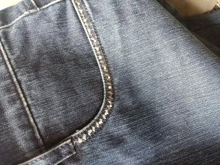 Pantalón vaquero con circonitas marca Paralelo