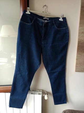 Pantalón vaquero con circonitas marca Paralelo