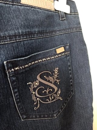 Pantalón vaquero con circonitas marca Paralelo