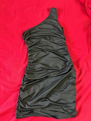 Vestito aderente mono spalla nero