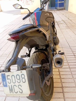Benelli 502C Naked Negra