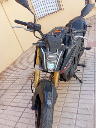 Benelli 502C Naked Negra