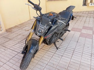 Benelli 502C Naked Negra