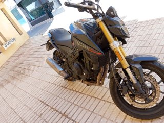 Benelli 502C Naked Negra