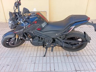 Benelli 502C Naked Negra