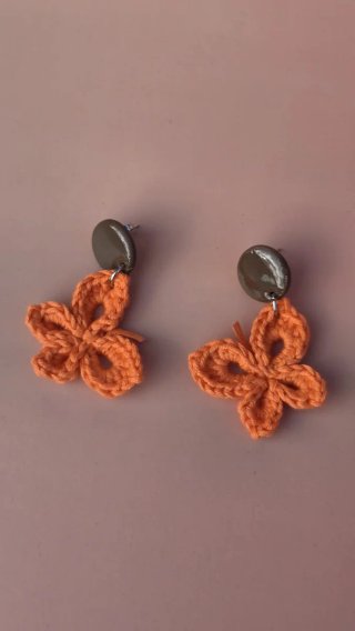 Pendientes crochet mariposa rosa