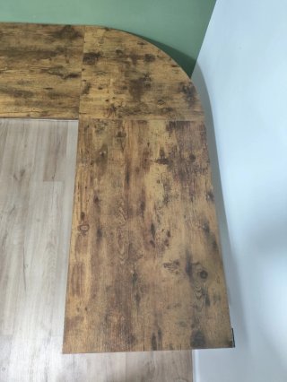 Mesa esquinera en L de madera y metal con balda