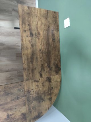 Mesa esquinera en L de madera y metal con balda