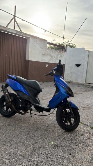 Yamaha Jog RR Azul y Negra