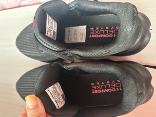 Zapatillas Under Armour Negras y Rosas