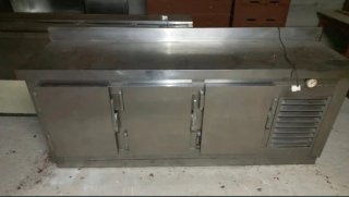 Mobiliario de bar: lavabo, expositores