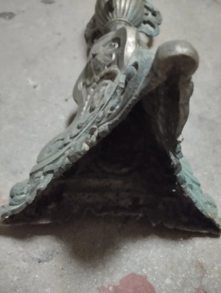 Candelabro de bronce antiguo