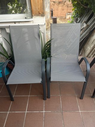 Sillas de jardín grises nuevas . Tengo 5 unidades