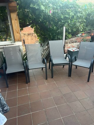 Sillas de jardín grises nuevas . Tengo 5 unidades
