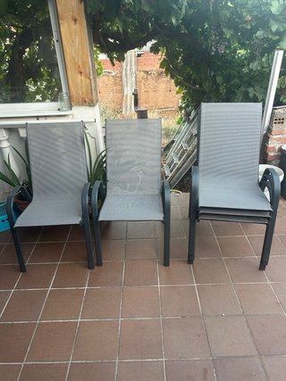 Sillas de jardín grises nuevas . Tengo 5 unidades
