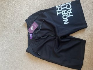 Pantalón corto The North Face negro