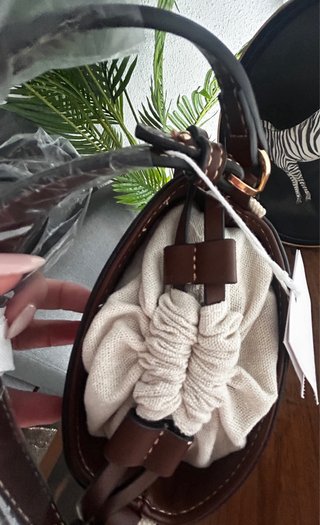 Bolso cubo piel y fibra natural