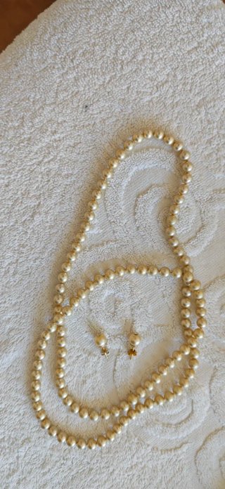 Collar y pendientes de perlas majorica
