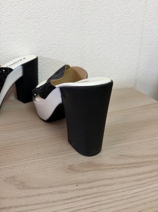 Sandali eleganti con tacco glitter nero