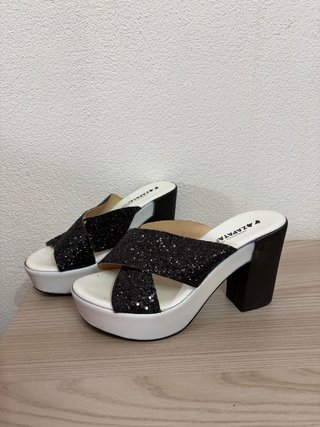 Sandali eleganti con tacco glitter nero