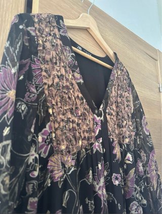 Vestido corto Zara floral talla M