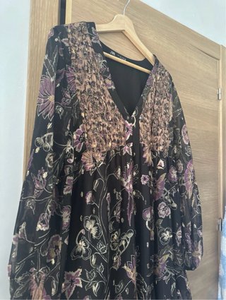 Vestido corto Zara floral talla M