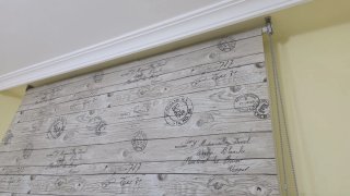 Estor enrollable madera y sellos