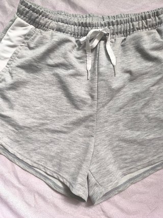 Pantalones cortos Puma grises y blancos