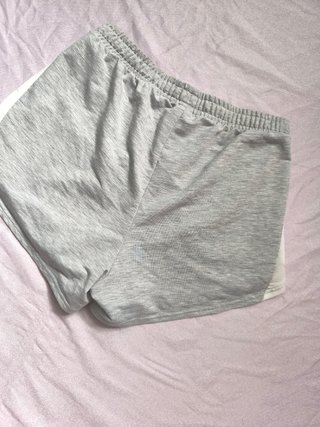 Pantalones cortos Puma grises y blancos