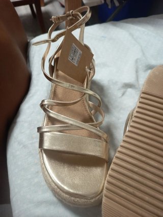 Sandalias doradas ALTA MODA