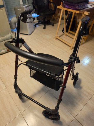 Andador ortopédico sin usar