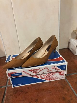 Zapatos de tacón bajo marrones
