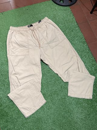 Lote de 5 prendas de ropa usadas en buen estado.