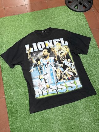 Lote de 5 prendas de ropa usadas en buen estado.