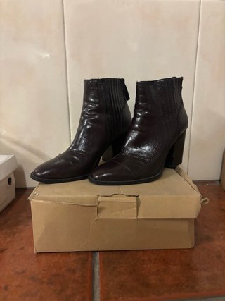 Botines de piel efecto cocodrilo