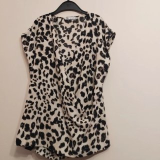 2 Blusas Zara "Talla L " precio de 5€ por las 2 .