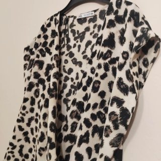 2 Blusas Zara "Talla L " precio de 5€ por las 2 .