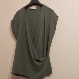 2 Blusas Zara "Talla L " precio de 5€ por las 2 .