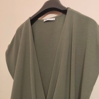 2 Blusas Zara "Talla L " precio de 5€ por las 2 .