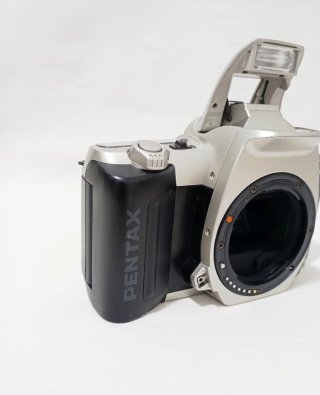Cámara Pentax MZ-50 para piezas o colección