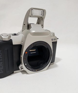 Cámara Pentax MZ-50 para piezas o colección